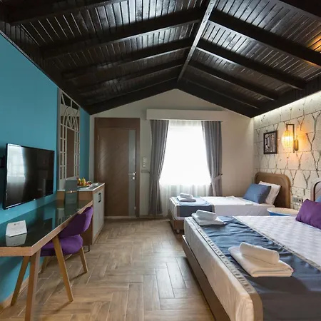 Otel Adella