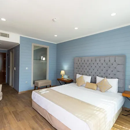 Adella Otel Kuşadası