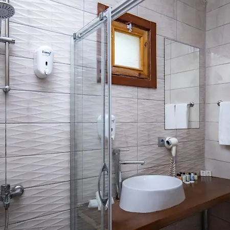 Adella Otel 5*